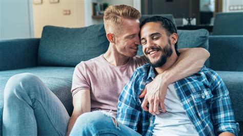 how to spot if someone is gay